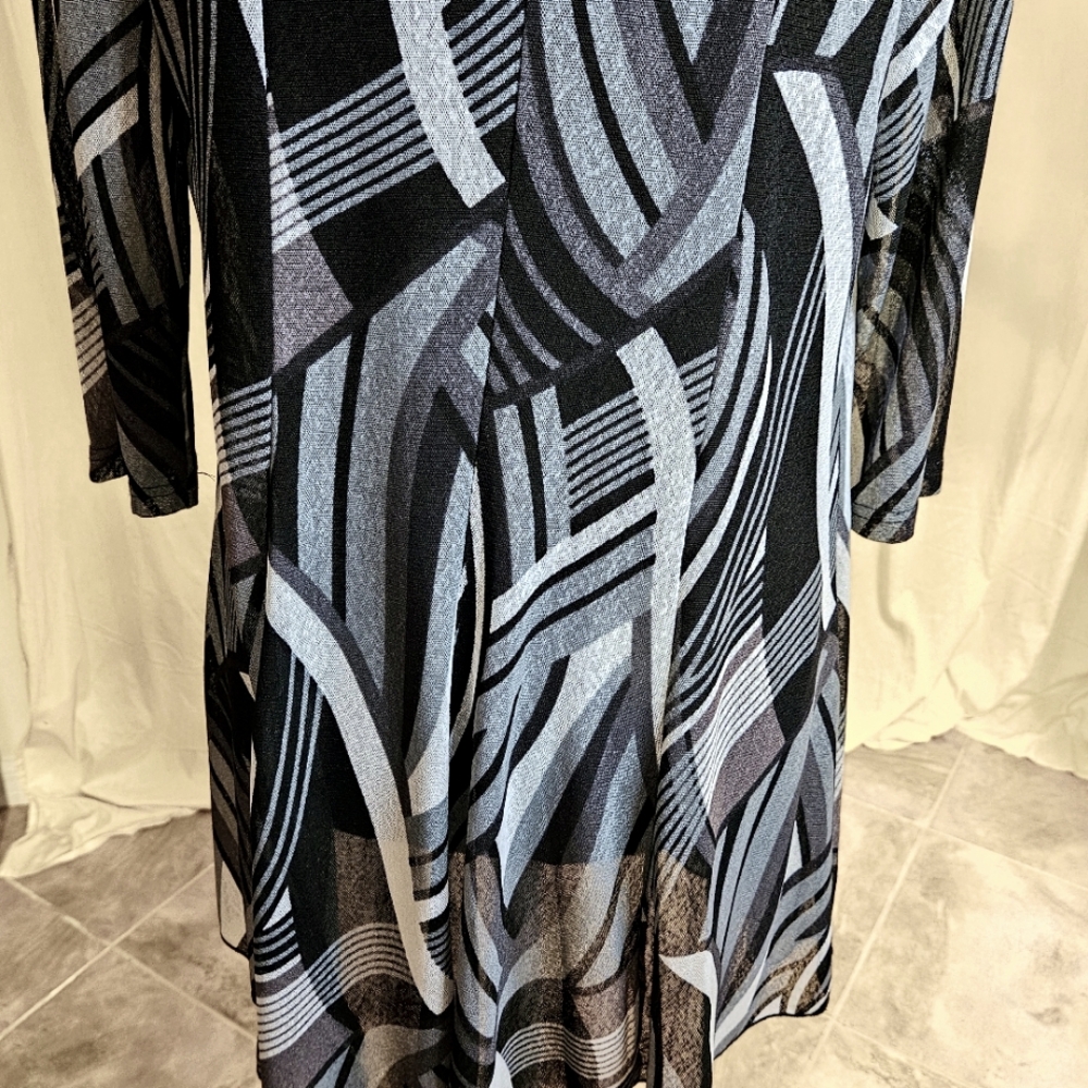 Creations Printed Black and White Mess Cardigan with 3" quarter inch sle… - Picture 10 of 12